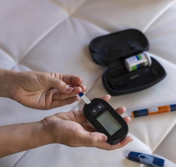 血糖飙升真凶现身，管好糖尿病，这3种家常食物要少吃