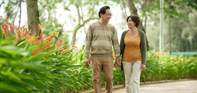 步行有哪些好处？每天走多少步为佳？研究发现，步数和年龄有关？