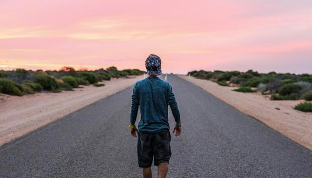 步行有哪些好处？每天走多少步为佳？研究发现，步数和年龄有关？