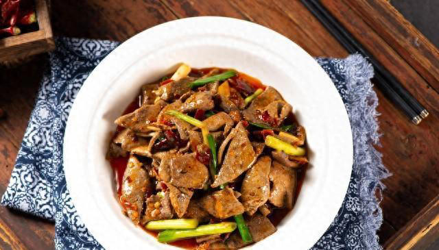 4种常见蔬菜正在伤害你的肝胃，医生劝告：男女老少最好别吃