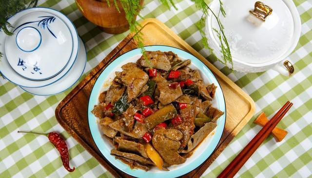 4种常见蔬菜正在伤害你的肝胃，医生劝告：男女老少最好别吃