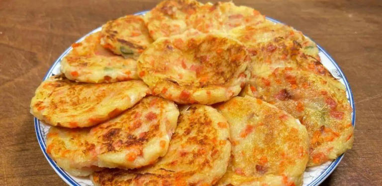 土豆饼这样做法太好吃了，香甜软糯又酥脆，出锅直流口水，真美味