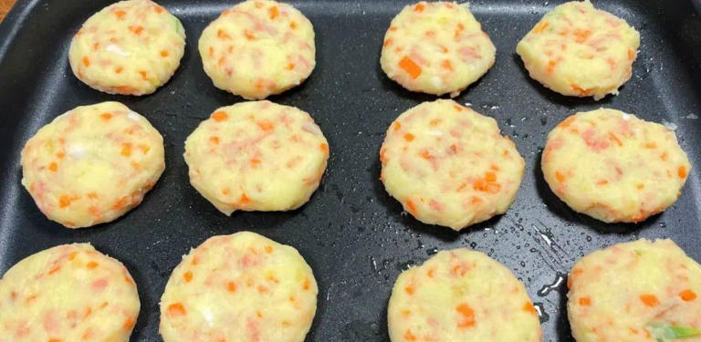 土豆饼这样做法太好吃了，香甜软糯又酥脆，出锅直流口水，真美味