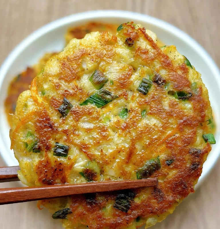 莲藕别总炒着吃，试试这样做，外酥里糯，做法简单，10分钟就搞定