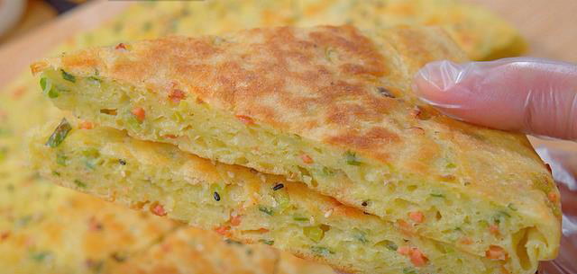 比包子油条还香的葱花饼，教你懒人做法，暄软咸香，营养又好吃