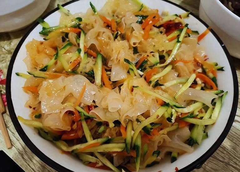 牛肉炒出嫩滑香，银耳清爽又养颜，5道家常菜吃出健康好心情