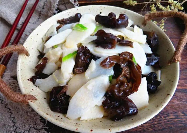 牛肉炒出嫩滑香，银耳清爽又养颜，5道家常菜吃出健康好心情