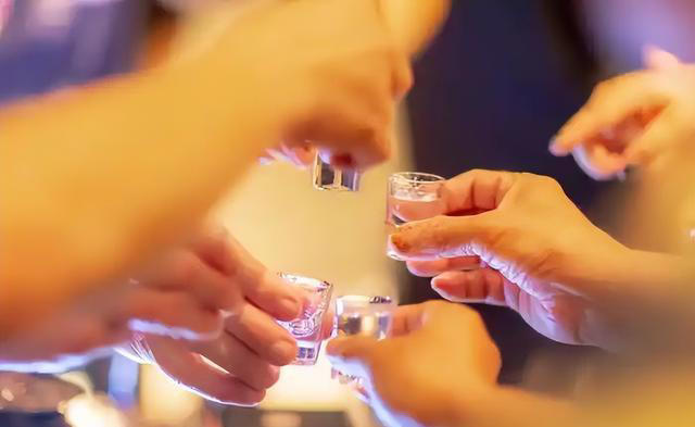 男性喝酒后，若频繁出现4种现象，说明已不适合喝酒，赶紧戒了吧