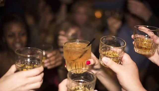 男性喝酒后，若频繁出现4种现象，说明已不适合喝酒，赶紧戒了吧