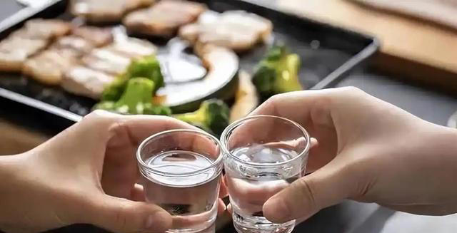 男性喝酒后，若频繁出现4种现象，说明已不适合喝酒，赶紧戒了吧