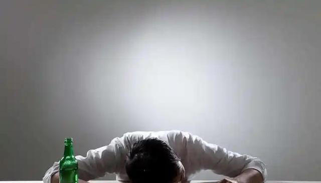 男性喝酒后，若频繁出现4种现象，说明已不适合喝酒，赶紧戒了吧