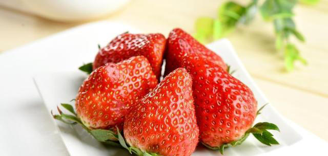 常吃桃，对肝脏是好是坏？医生：夏季，三种水果需少吃，或易伤肝