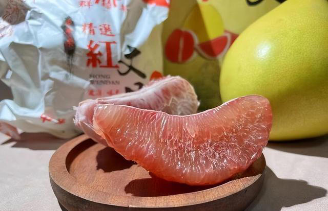 常吃桃，对肝脏是好是坏？医生：夏季，三种水果需少吃，或易伤肝