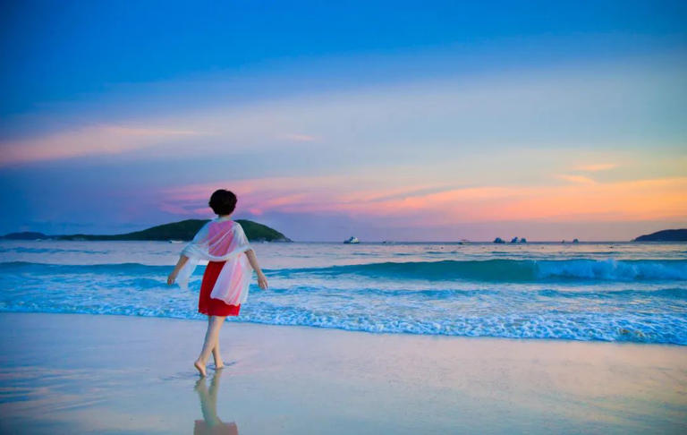 所谓的成熟，就是逼自己一把。  放下放不下的心结，想通想不通的烦恼，退出退不了的圈子。  01  清净，万事皆休。   在世俗里走过一遭，都是满身伤痕。  朋友有个打不开的心结，家人生病，欠下债款。  她说她常常失眠到天亮，想着想