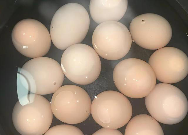 早上吃一个水煮鸡蛋，一段时间会有啥变化？建议：肝不好的来看看