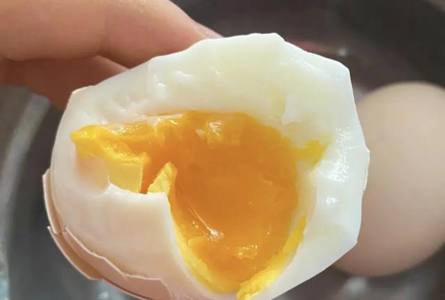 早上吃一个水煮鸡蛋，一段时间会有啥变化？建议：肝不好的来看看