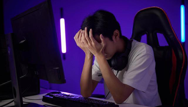 大脑开始萎缩，不是看忘不忘事！医生提醒：若有这2异常或已萎缩