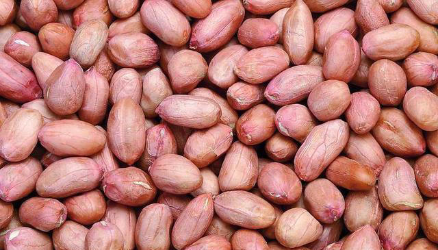 油炸花生米，热油凉油下锅都不对，大厨教你诀窍，香酥可口不易糊