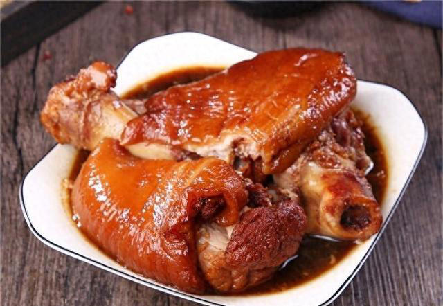 不管卤什么肉，这4味料一定要放，卤肉出锅十里飘香，肉越炖越香