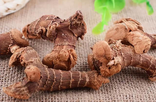 不管卤什么肉，这4味料一定要放，卤肉出锅十里飘香，肉越炖越香