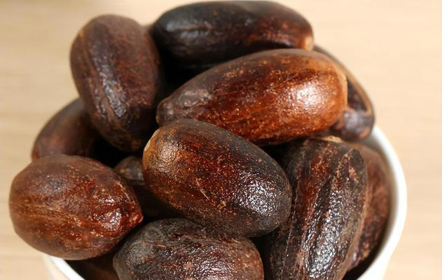 不管卤什么肉，这4味料一定要放，卤肉出锅十里飘香，肉越炖越香