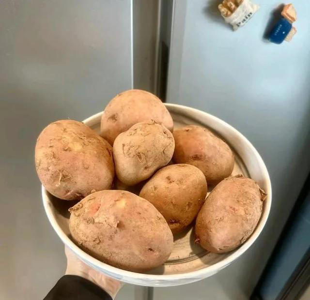 提醒大家：别往冰箱放这6样东西，越放越坏，起反作用。