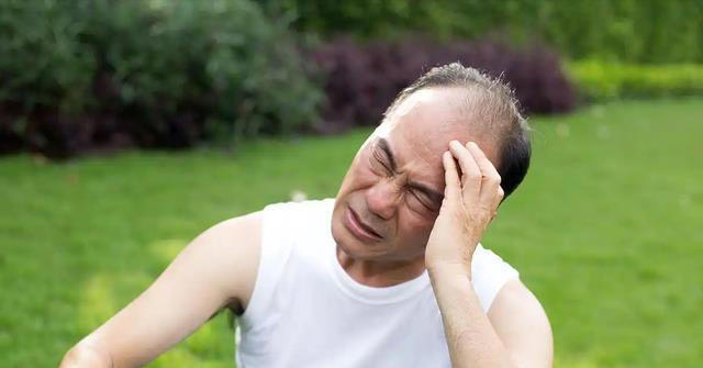 医生提醒：大脑开始萎缩时，通常会觉得有这几处不对劲，一定警惕