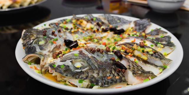 鱼这样做，不仅肉质鲜嫩，营养价值特别高，常吃还有助于降低血脂