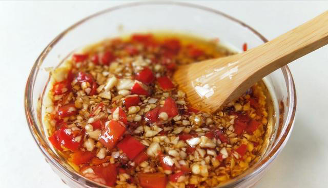 天热常吃凉拌菜，教你调万能凉拌汁，辣和不辣的都有，鲜香过瘾