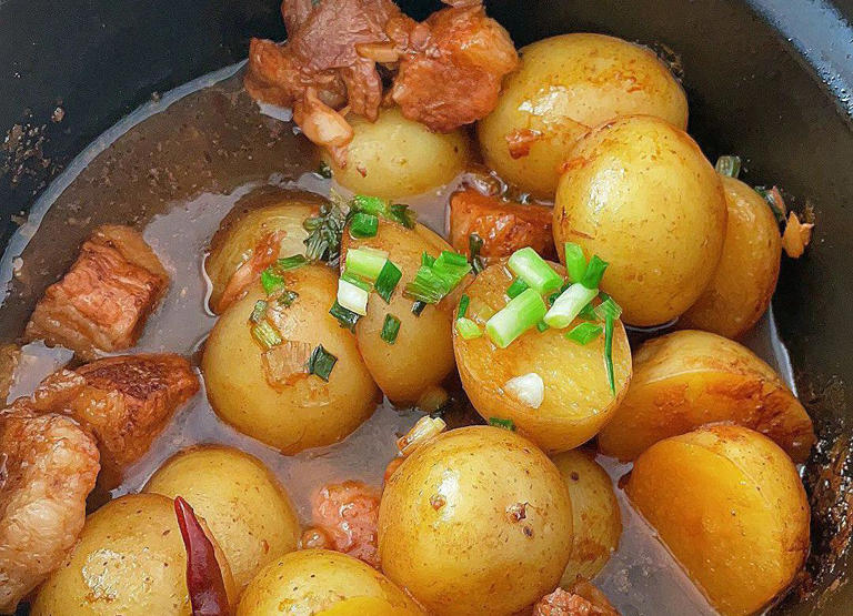 推荐5道五花肉烧土豆的家常做法，肥而不腻，粉糯入味，解馋下饭