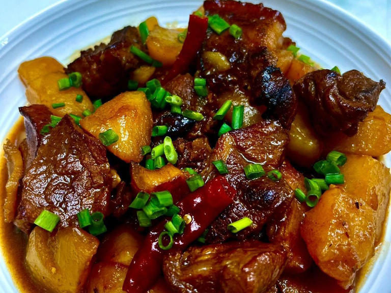 推荐5道五花肉烧土豆的家常做法，肥而不腻，粉糯入味，解馋下饭