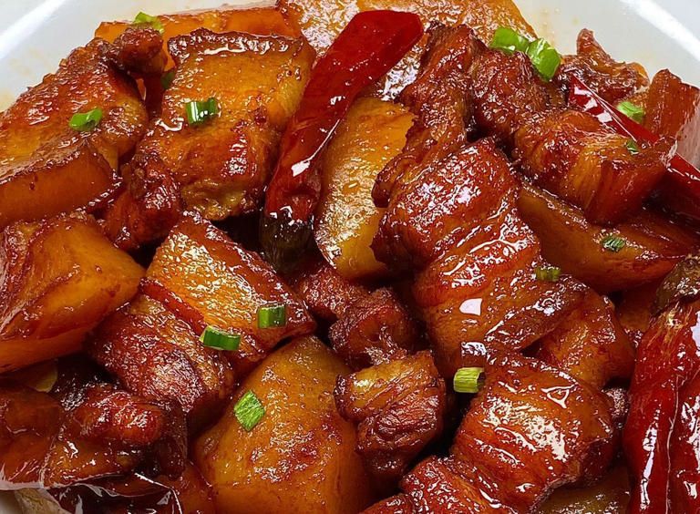 推荐5道五花肉烧土豆的家常做法，肥而不腻，粉糯入味，解馋下饭