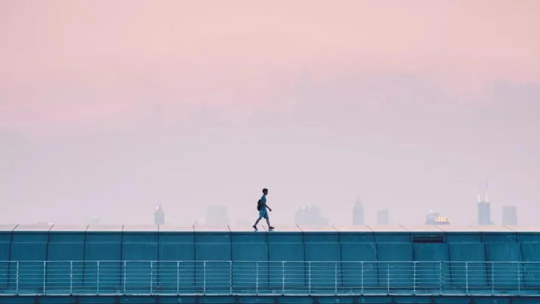 顺着人性做事，逆着人性做人