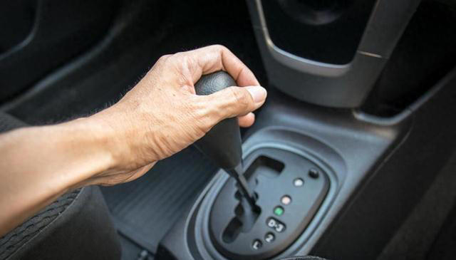 自动挡上的加减挡别乱用，很多新手不知道，用不对很伤车