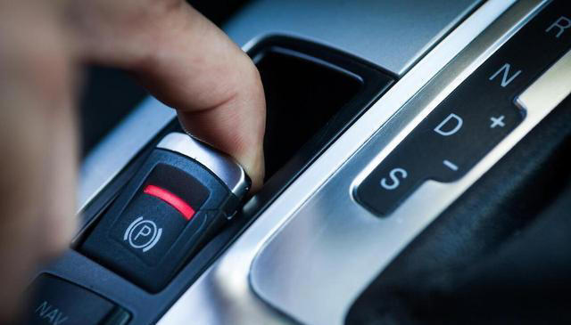 自动挡上的加减挡别乱用，很多新手不知道，用不对很伤车