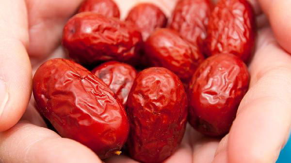 红枣是“长寿果”，也是“害人精”！这5类人最好别吃