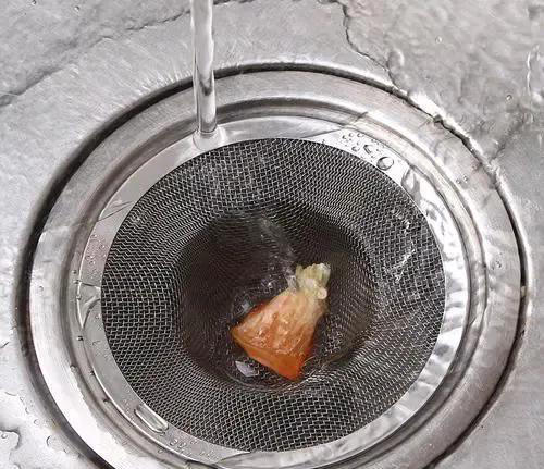 滚烫的开水万万不可倒下水管里，吃过亏你就知道了，别不当回事