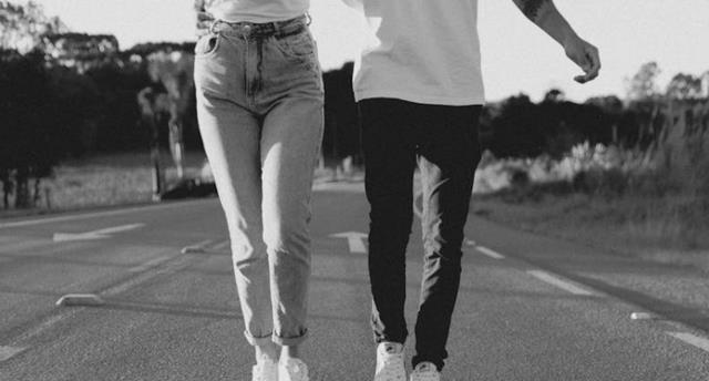 睡觉时突然腿抽筋，就是缺钙？错！还有这2个原因，别轻易忽视了