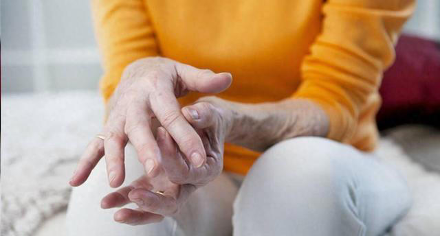 上了年纪，肌肉流失得到底有多快？不想老了干瘪，2件事得常做