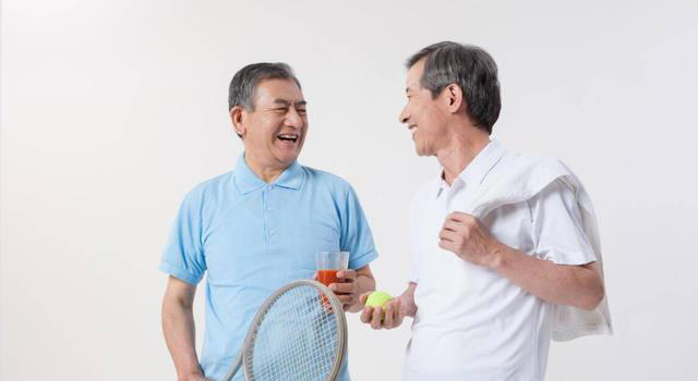 上了年纪，肌肉流失得到底有多快？不想老了干瘪，2件事得常做