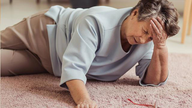 上了年纪，肌肉流失得到底有多快？不想老了干瘪，2件事得常做