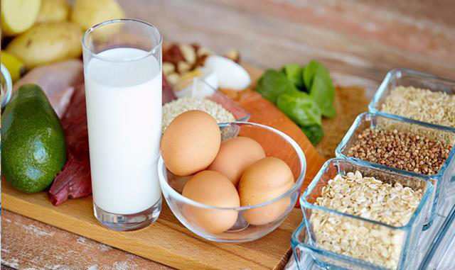 上了年纪，肌肉流失得到底有多快？不想老了干瘪，2件事得常做