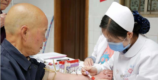 上了年纪，肌肉流失得到底有多快？不想老了干瘪，2件事得常做