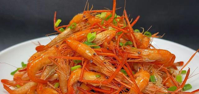 年龄大了要“养骨”，别只喝牛奶，建议常吃3样，腿脚有劲身体好