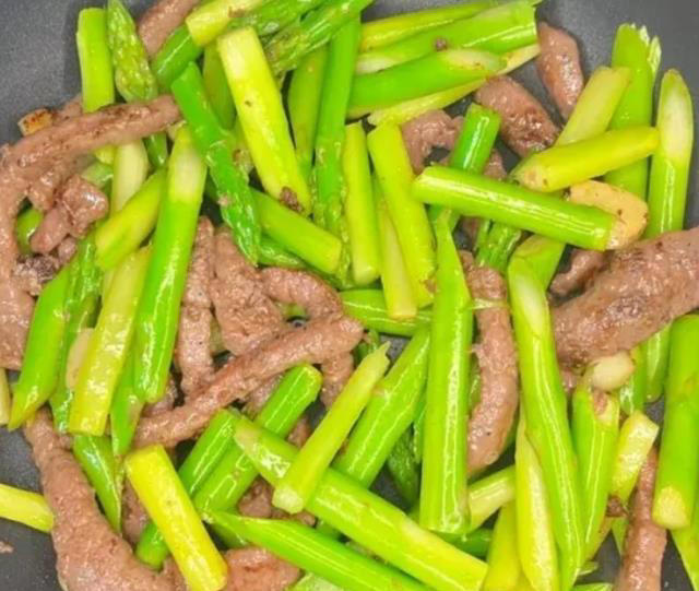 硒被称防癌之王，建议中老年：宁可不吃肉，也要多吃四样高硒食物