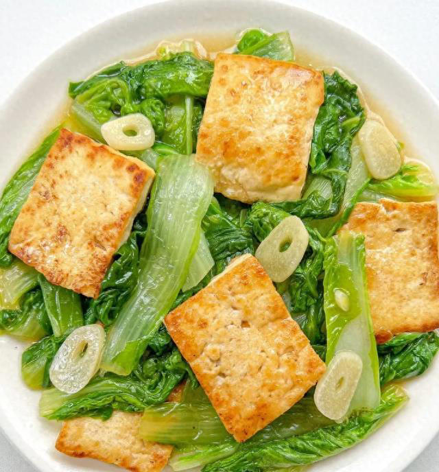 硒被称防癌之王，建议中老年：宁可不吃肉，也要多吃四样高硒食物