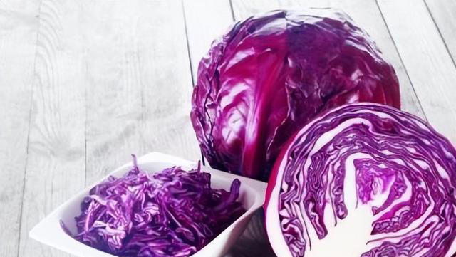 “花青素之王”不是蓝莓，而是它！要想皮肤好，多吃这7种食物