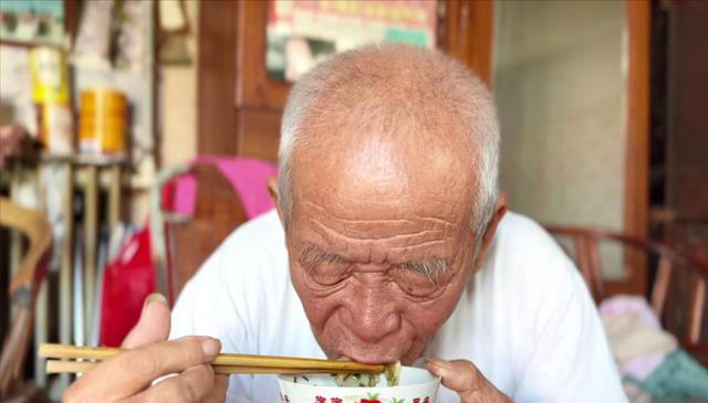 医生提醒心脏不好的人：要牢记睡觉2不要，饮食3不吃，日常4不做