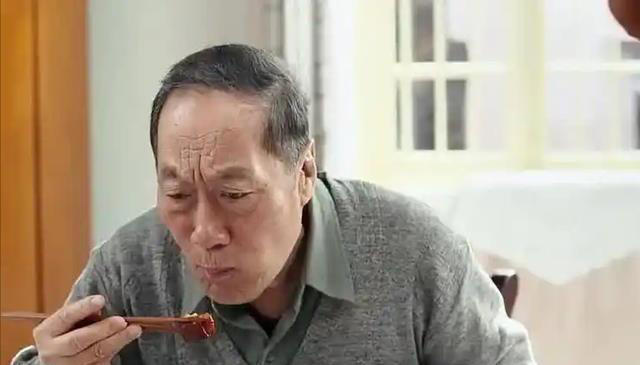 医生提醒心脏不好的人：要牢记睡觉2不要，饮食3不吃，日常4不做