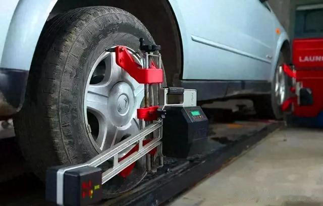 汽车四轮定位多久做一次？内行人实话让人后悔没早知道